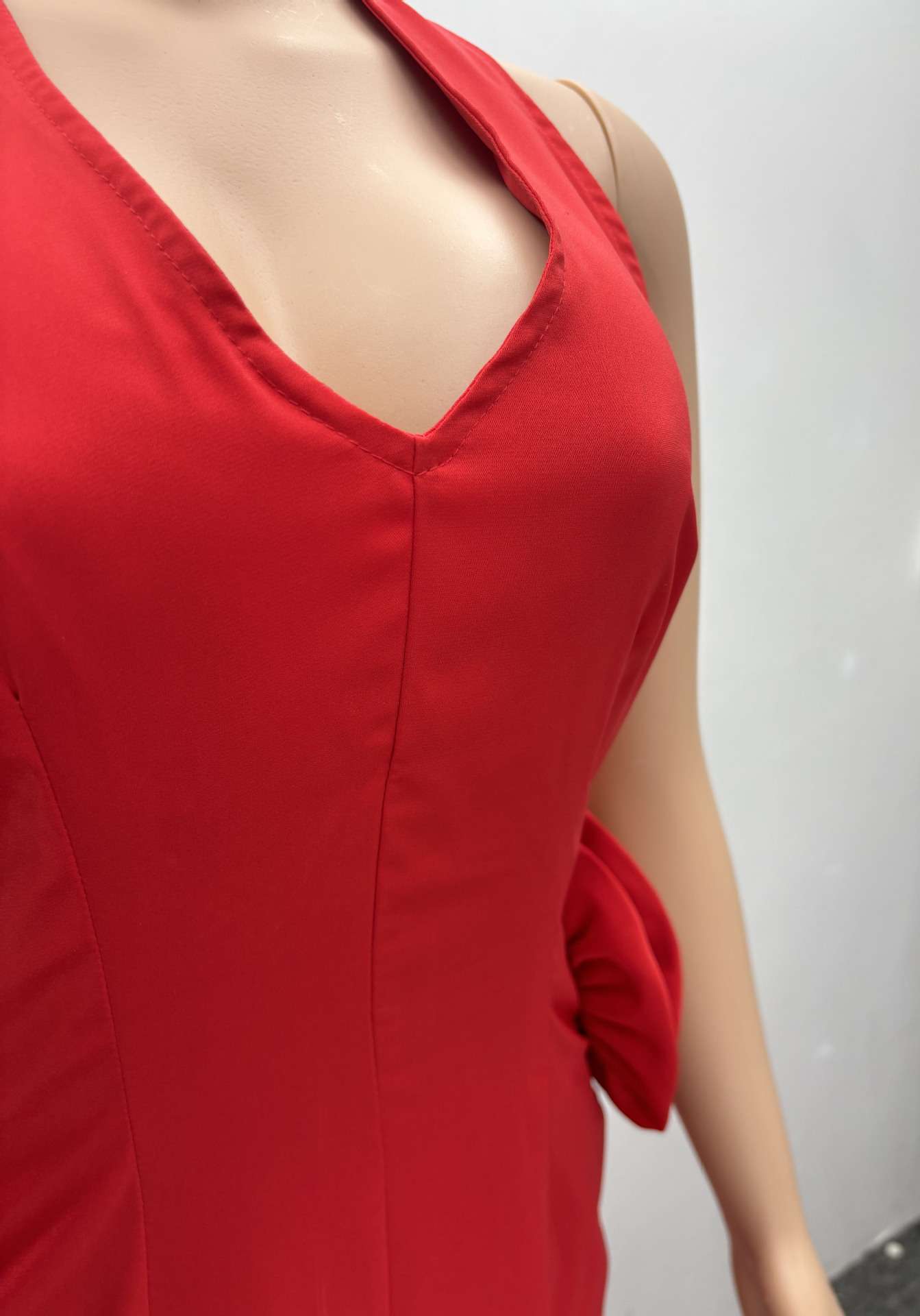 フラワーモチーフホルターネックロングドレス