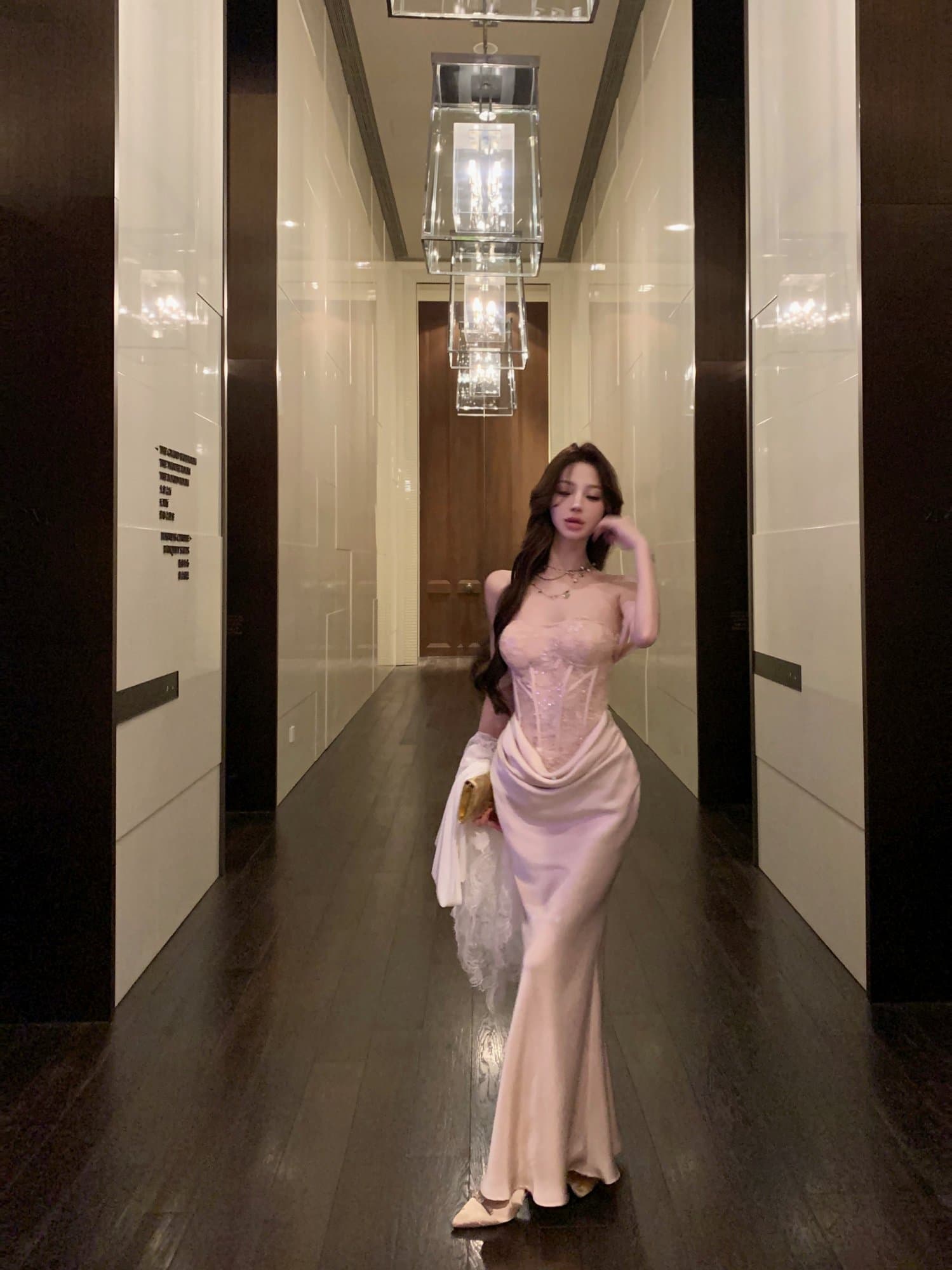 ロングドレス 高貴なオフショルダーレースドレス