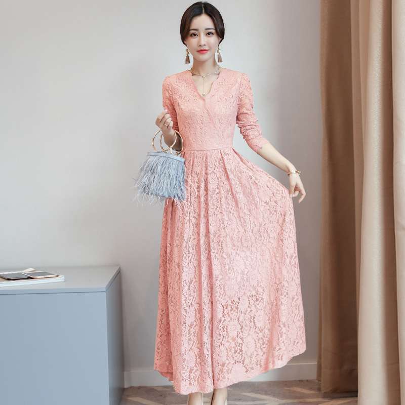 優美なレース編みロングドレス