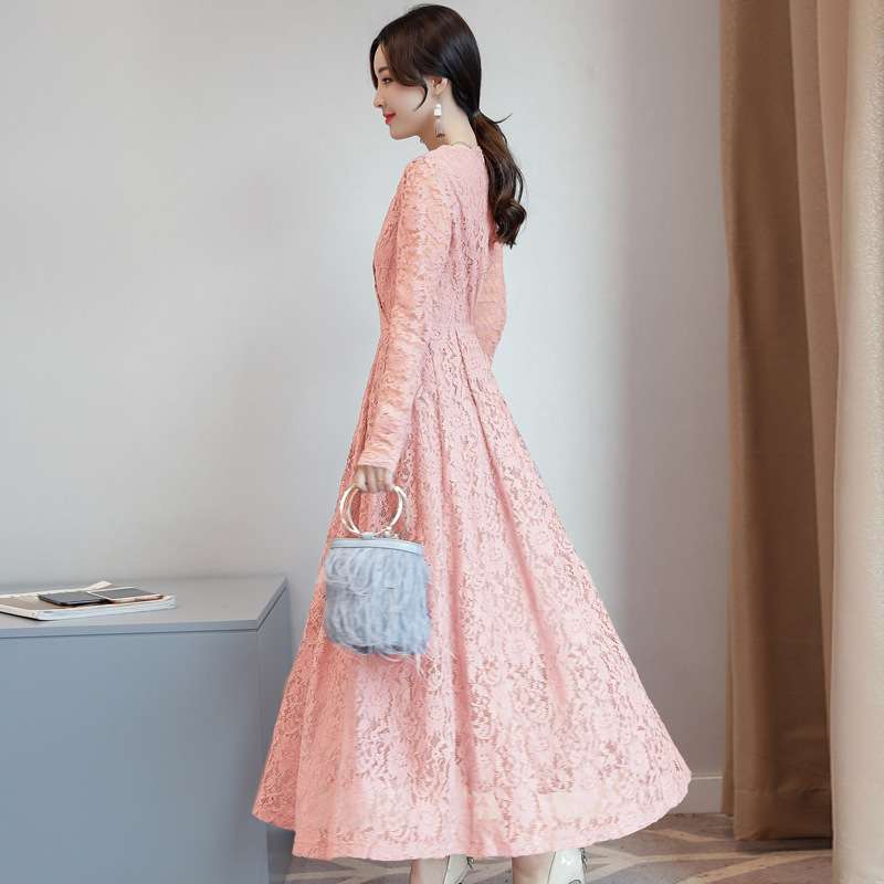 優美なレース編みロングドレス