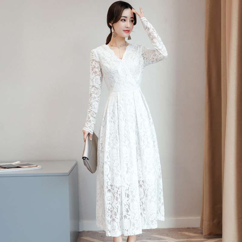 優美なレース編みロングドレス