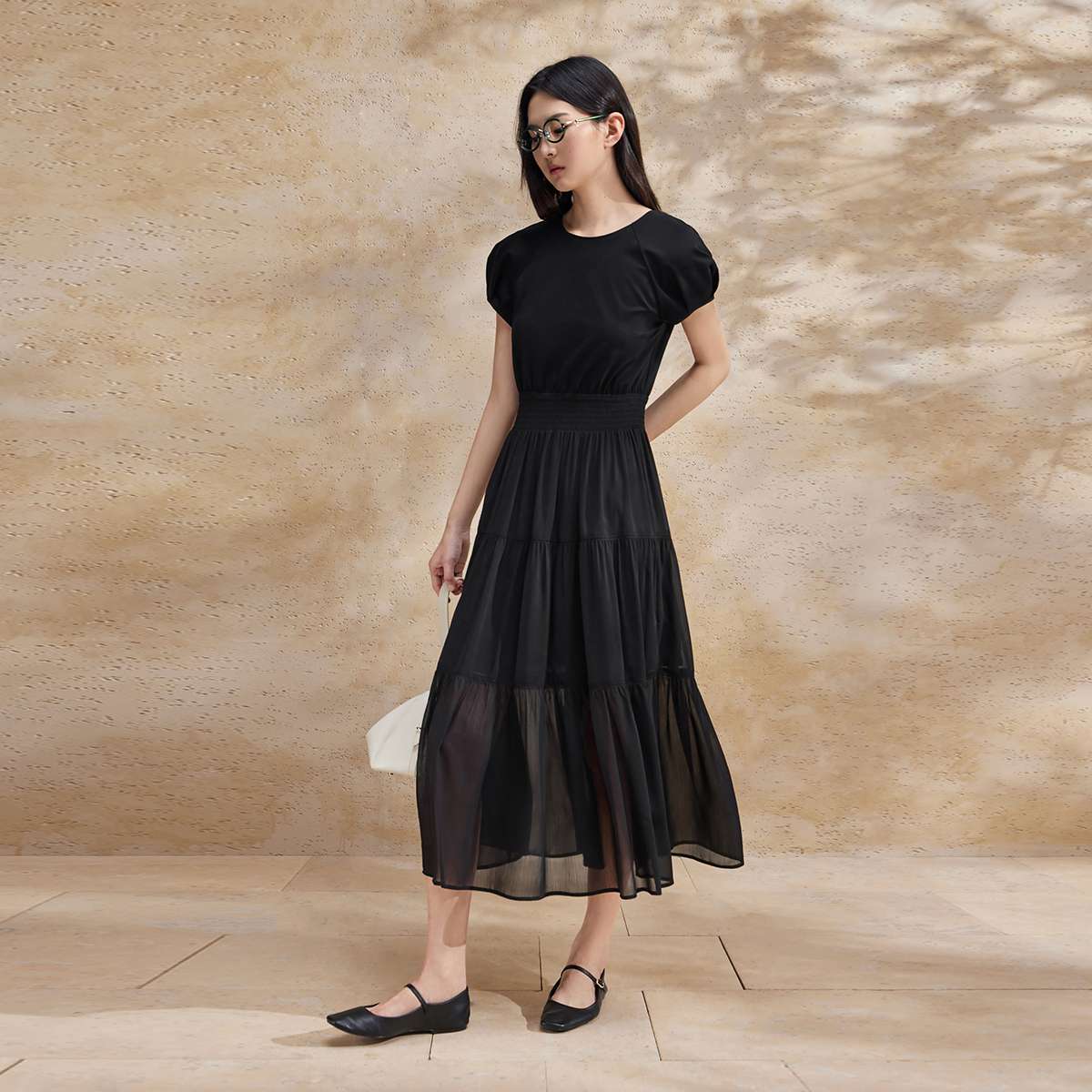 シンプル優美なティアードロングドレス