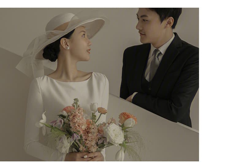 ロングドレス シンプル優美なスレンダーウエディングドレス